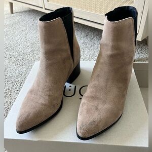 Urban Outfitters Suede Pola boots